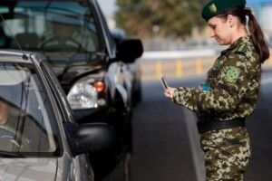 5000 доларів США за сприяння в переправленні чоловіка за кордон: волинянин постане перед судом