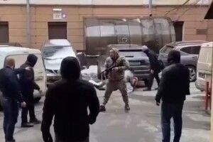 У центрі Києва сталася стрілянина: одна людина постраждала (Відео)