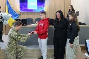 Родині загиблого Воїна з Волині вручили орден «Хрест Героя»