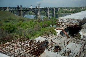 Восьмикласниця стрибнула з моста в Дніпро