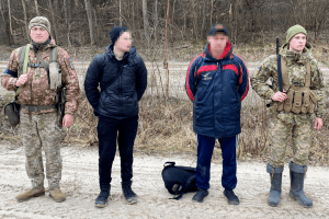 На Волині затримали двох чоловіків, що через ліс пробиралися до Польщі