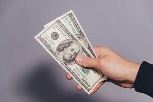 Курс долара в Україні зміниться на початку грудня: прогноз банкіра