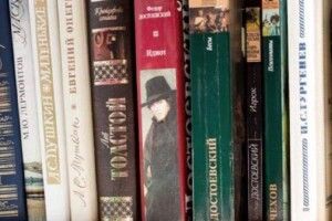 З російської літератури-макулатури, зібраної лучанами, зроблять корисні речі