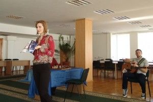 Поезії і журливе «Пливе кача по тисині» лунали у Лесиному виші