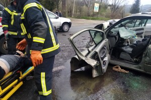 На Великдень в моторошній аварії на Львівщині постраждали троє дітей (Фото)