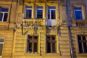 Вночі у Львові обвалися балкон будинку