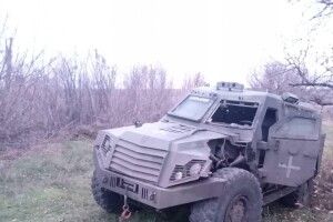 «Броньовик витримав ворожу міну, а от гума не витримує»: Порошенко привіз у 79-у ОДШБ шини для «Шилдів»