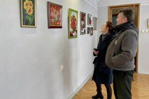 Патріотичні картини 87-річна рукодільниця з Волині вишивала для своїх внуків-Героїв, які, на жаль, загинули 
