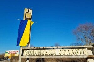 У громаді на Волині на знак підтримки рідної армії вивісили прапори (Фото)