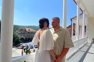Луцька «холостячка» і голова обласної ТВК одружилися в Грузії (Фото)