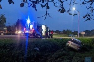 На Волині – моторошна ДТП: від удару одну з автівок відкинуло у кювет (Відео)