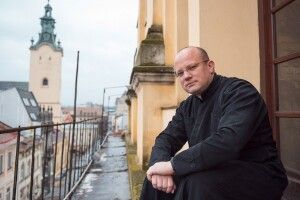 Настоятель гарнізонного храму святих Петра і Павла про останню кулю війни, капеланство, волонтерство й церкву