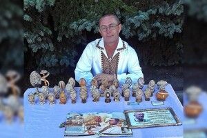 Як волинський «Фаберже» своїми виробами допомагає ЗСУ (Фото)