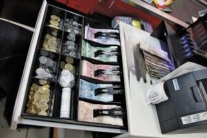 У Горохові продавця магазину підозрюють у крадіжці пів мільйона гривень