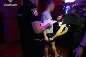 Луцькі патрульні ловлять осіб з наркотиками в інтернет-закладах