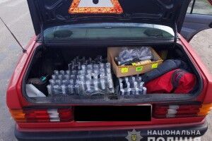 На Рівненщині злапали лучанина з шістьма ящиками фальсифікованої горілки (фото)