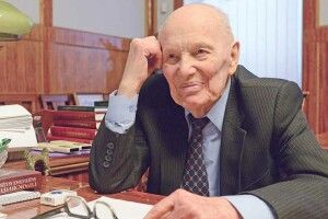 У 101 рік керує українською наукою і «портфеля» не віддає