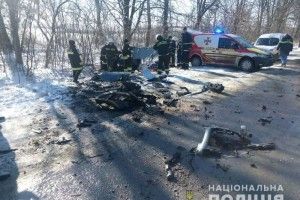 На Рівненщині дама на «Porsche Cayenne» виїхала на зустрічну й зіткнулася з «Daewoo Sens»: троє загиблих і п’ятирічна дівчинка в реанімації... 