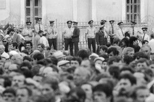 Як у Луцьку 35 років тому вперше підняли жовто-блакитний стяг та мітингували за незалежну Україну 