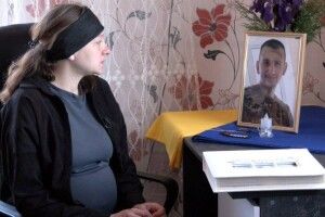 Вагітна вдова полеглого військового медика з Волині тримається заради дитини (Відео)