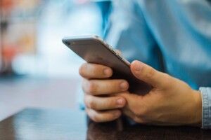 Як зрозуміти, що ваш телефон прослуховують
