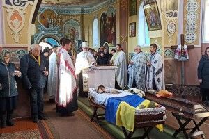 На Камінь-Каширщині попрощалися з Героєм, який покинув заробітки і приїхав боронити Україну (Фото)