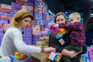«Солідарна Молодь» і Фонд Порошенка відправляють дві тисячі «святобоксів» для дітей на прифронтові території