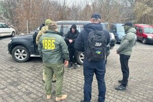 6 тисяч доларів СЩА –за виїзд до Польщі: на Волині викрили прикордонника-хабарника (Фото) 