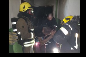 Пожежа у Рівному: один чоловік загинув, іншого вдалося врятувати, евакуйовано 15 мешканців (Відео)