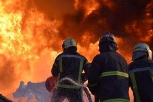 Виклались на повну: волинські рятувальники розповіли, як гасили пожежу на нафтобазі