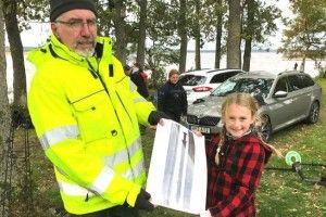 У Швеції восьмирічна дівчина дістала з озера меч віком 1500 років 