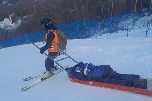 На Закарпатті на ношах евакуювали 30-річного туриста з Волині