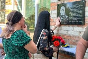 У громаді на Волині на стіні ліцею відкрили пам'ятну дошку на честь Героя-випускника