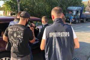 Спіймали напередодні професійного свята. Здавав в оренду спецтехніку держструктури, а гроші клав до кишені (Фото)