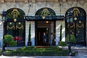 У Франції невідомі з сокирами пограбували готель на понад 4 мільйони євро