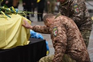Рівне попрощалося з Героєм, який отримав смертельне поранення під час збиття іранського дрона (Фото)