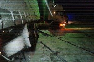 У Козині фура перекрила залізницю