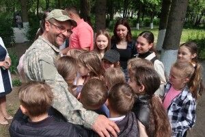 Американці купили картини дітей з Луцької художньої школи й вийшов автомобіль для ЗСУ