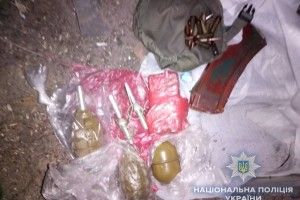 Під час сварки жінка розказала поліцейським про чоловікову зброю