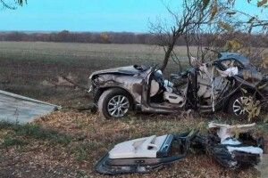 15-річний хлопець на Touareg врізався у дерево – загинуло четверо людей (Фото)