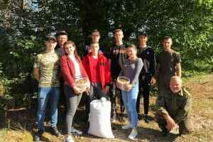 Звірині Шацького нацпарку голод взимку не страшний: заготовлено три тисячі віників та шість центнерів жолудів (Фото)