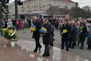 Луцьк весело та весняно привітав Тараса Шевченка з Днем народження (фото)