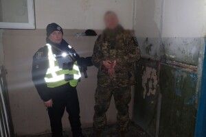 У Києві озброєний ножем військовий у СЗЧ влаштував криваве полювання на перехожих