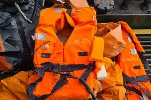 У Чорному морі знайшли дірявий рятувальний пліт із речами екіпажу крейсера «Москва» 