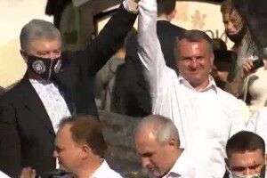 На чолі Львова має бути представник проукраїнської сили – Порошенко на віче