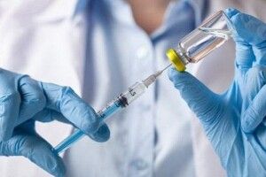 Лотерея, гроші і безкоштовне вино: як у світі заохочують вакцинуватися