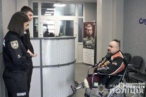 У Луцьку військовий випробував на доступність приміщення відділення поліції (Відео)