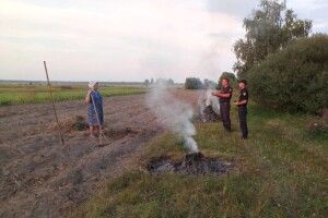 На Камінь-Каширщині роз’яснюють, як небезпечно спалювати пожнивні рештки