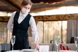 В Україні проведуть масові перевірки кафе, ресторанів і транспорту