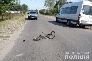 Рейсовий автобус і велосипедист: на Шаччині в ДТП постраждала 7-річна дитина 